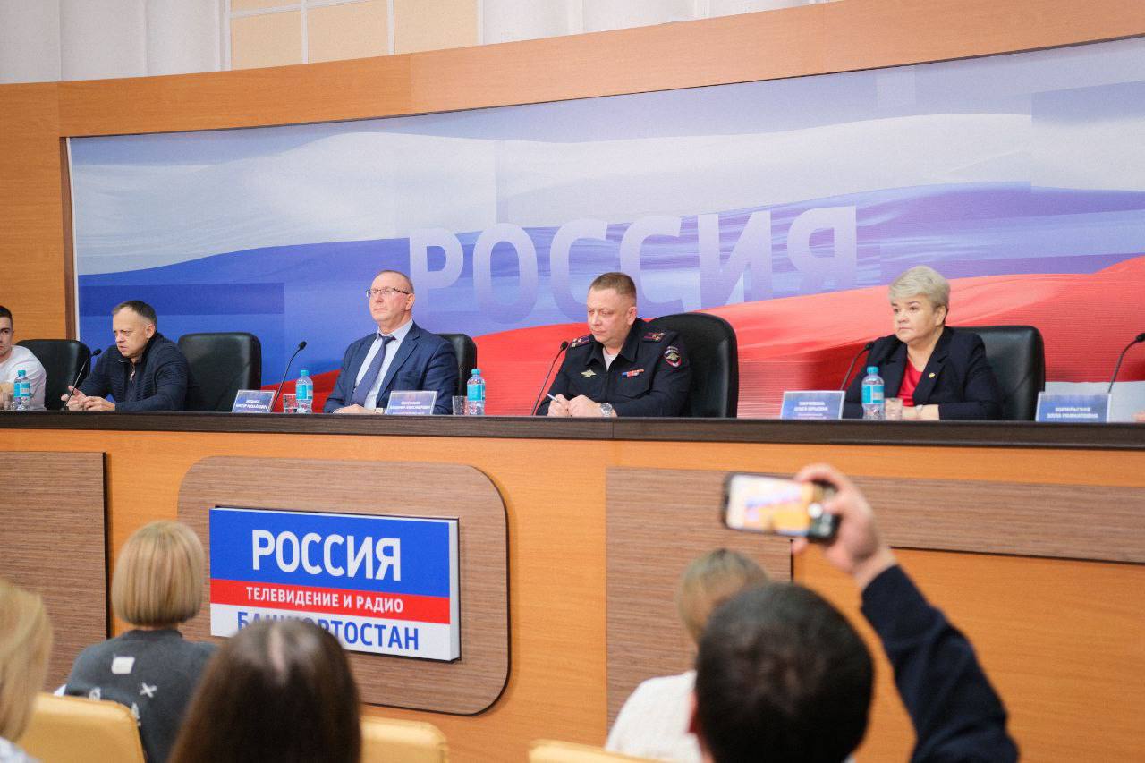 В Уфе прошла пресс-конференция, посвященная старту новой социальной кампании "Не губи ребенка, ПРИСТЕГНИ!" В Уфе прошла пресс-конференция, посвященная старту новой социальной кампании "Не губи ребенка, ПРИСТЕГНИ!"