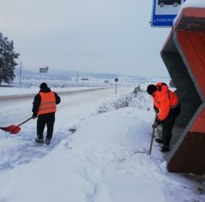 В последние сутки на региональных и межмуниципальных дорогах задействовано 448 единиц спецмашин, в том числе 132 КДМ