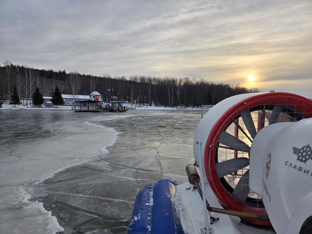 На водохранилищах лед еще не окреп На водохранилищах лед еще не окреп