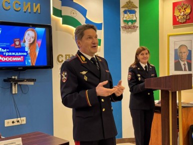 В Башкортостане состоялось торжественное вручение первых паспортов школьникам в День Конституции России