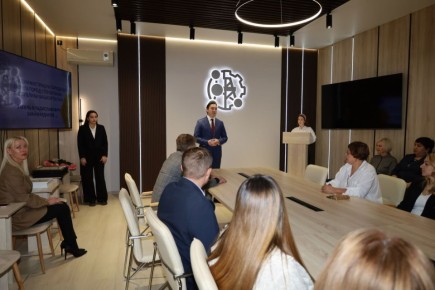 Глава администрации поздравил с юбилеем ИХТИ УГНТУ