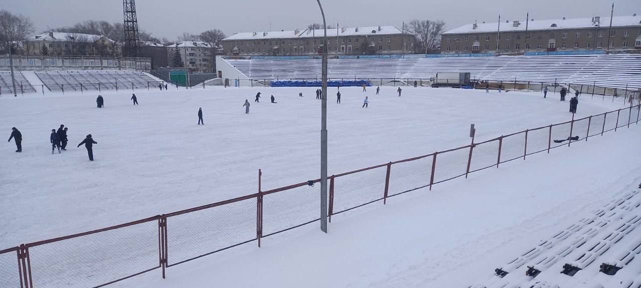 Каток на стадионе «Строитель» принимает первых посетителей Каток на стадионе «Строитель» принимает первых посетителей