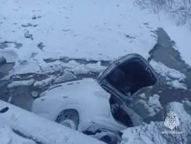 Автомобиль съехал в реку. Инцидент произошёл в районе населенного пункта Новый Тумутук Бакалинского района