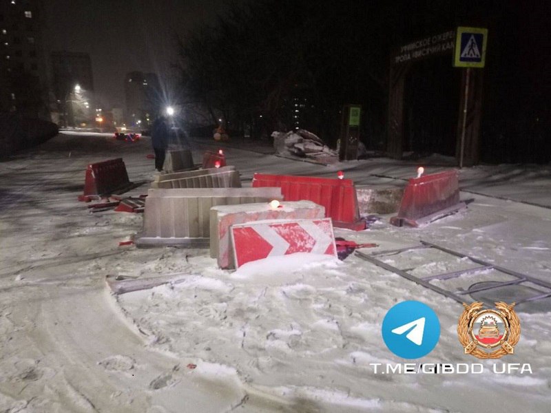 Вылетел с дороги. ДТП произошло в ночь на 13 ноября в Калининском районе Уфы Вылетел с дороги. ДТП произошло в ночь на 13 ноября в Калининском районе Уфы