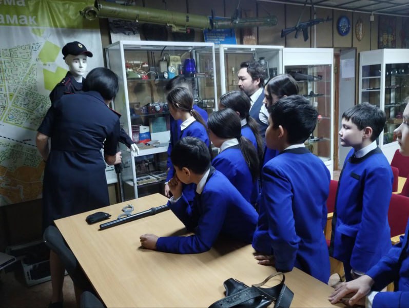 В Стерлитамаке школьники посетили полицейский музей В Стерлитамаке школьники посетили полицейский музей