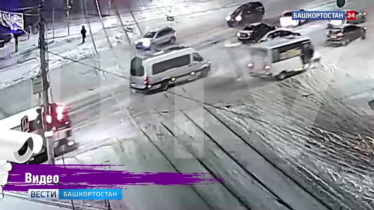 В Уфе пассажирский автобус потерял колесо во время движения