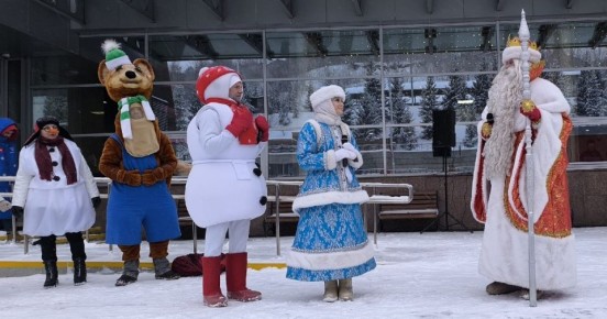 Сотрудники Уфимского ЛУ МВД России на транспорте обеспечили охрану общественного порядка во время прибытия в Уфу и Стерлитамак Поезда Деда Мороза