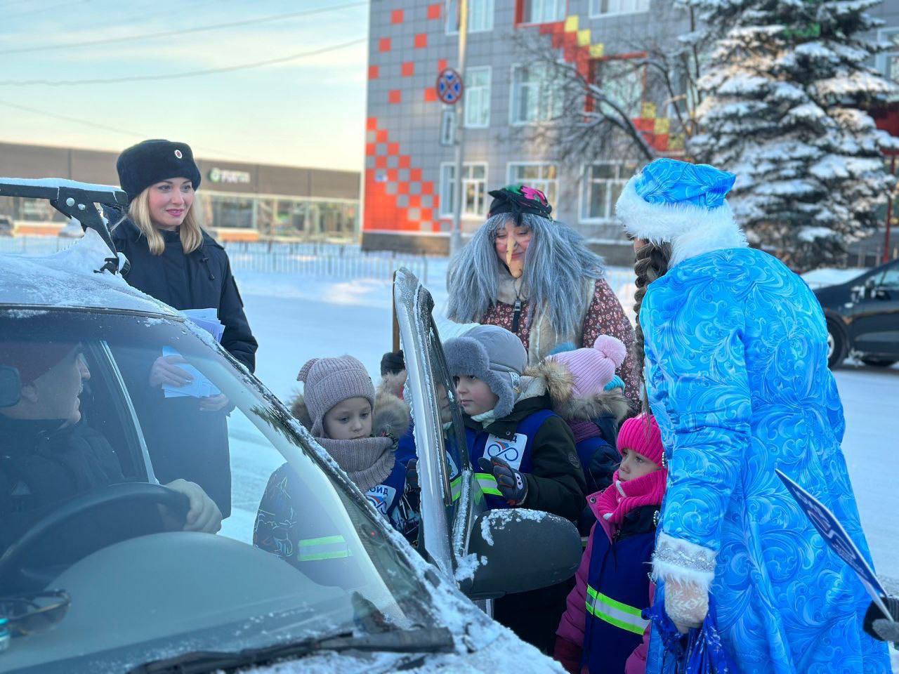 В рамках социальной кампании "Не губи ребёнка, ПРИСТЕГНИ ! " в Белебее на дорогу вышел сказочный патруль В рамках социальной кампании "Не губи ребёнка, ПРИСТЕГНИ ! " в Белебее на дорогу вышел сказочный патруль