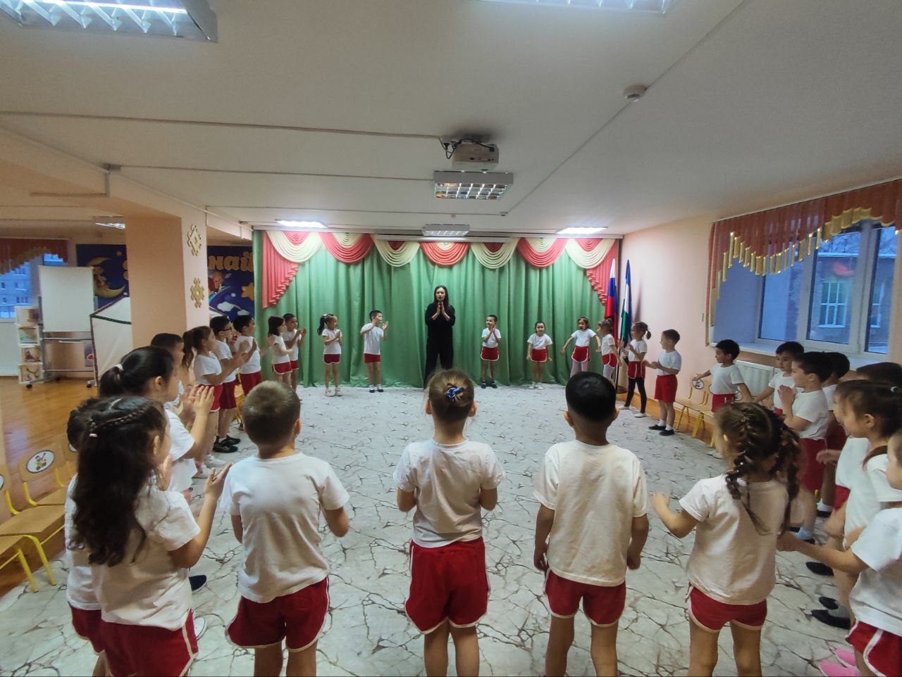 15 декабря в гимназии №3 имени Джалиля Киекбаев для дошкольной группы «Алтынай» прошёл мастер-класс «Сценическая речь. Актёрское мастерство» в рамках открытого городского фестиваля любительских коллективов «Театральный...