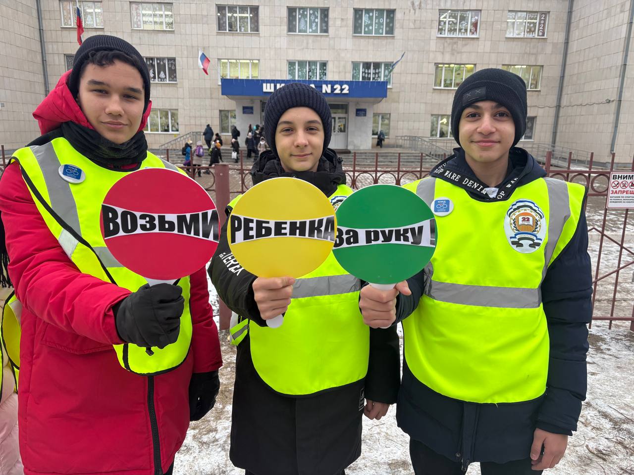 Сотрудники Госавтоинспекции города Октябрьского напоминают: возьми ребенка за руку! Сотрудники Госавтоинспекции города Октябрьского напоминают: возьми ребенка за руку!