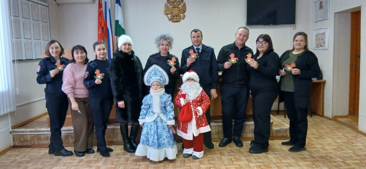 Калтасинских полицейских дошколята поздравили с наступающим Новым годом
