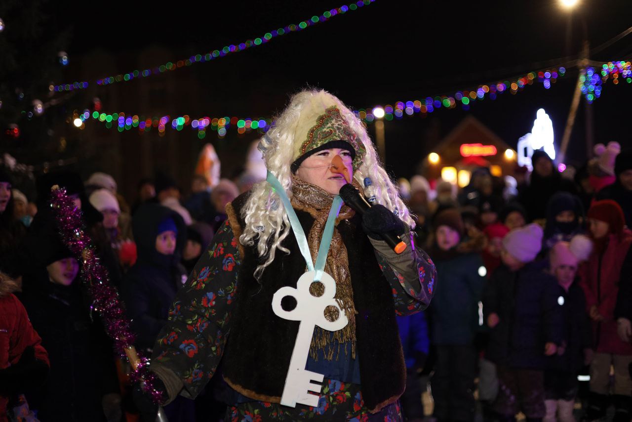 Сегодня в микрорайоне Шахтау открылся новогодний городок! Сегодня в микрорайоне Шахтау открылся новогодний городок!