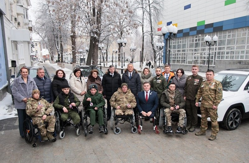 В Уфе ветеранам СВО вручили автомобили от фонда «Защитники Отечества»