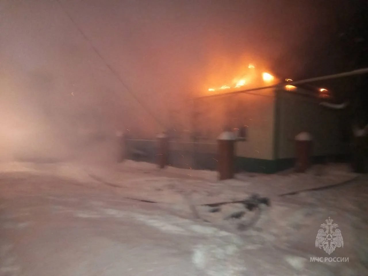 Спасли 95-летнюю бабушку. Накануне вечером в селе Мишкино Мишкинского района произошел пожар в жилом доме на улице Красноармейской Спасли 95-летнюю бабушку. Накануне вечером в селе Мишкино Мишкинского района произошел пожар в жилом доме на улице Красноармейской