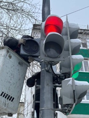 Помните, слабовидящий Айнур Ахметов попросил мэра установить говорящий светофор на перекрёстке улиц 8 Марта и Айской?