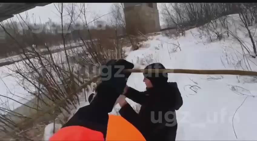 Появилось видео операции по спасению рыбака в Шакше