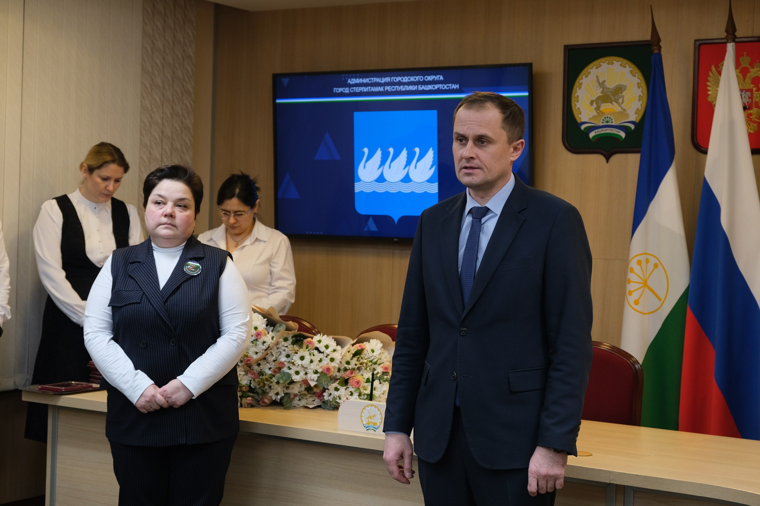 Заместитель главы администрации города Павел Шорохов и руководитель городского Комитета семей воинов Отечества Янина Волочаева вручили государственные награды посмертно нашим землякам, участникам специальной военной операции Заместитель главы администрации города Павел Шорохов и руководитель городского Комитета семей воинов Отечества Янина Волочаева вручили государственные награды посмертно нашим землякам, участникам специальной военной операции