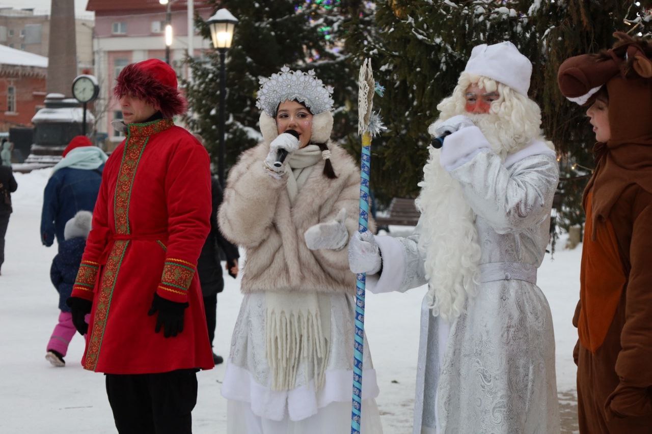 Сегодня в Стерлитамаке открылись еще два новогодних городка Сегодня в Стерлитамаке открылись еще два новогодних городка