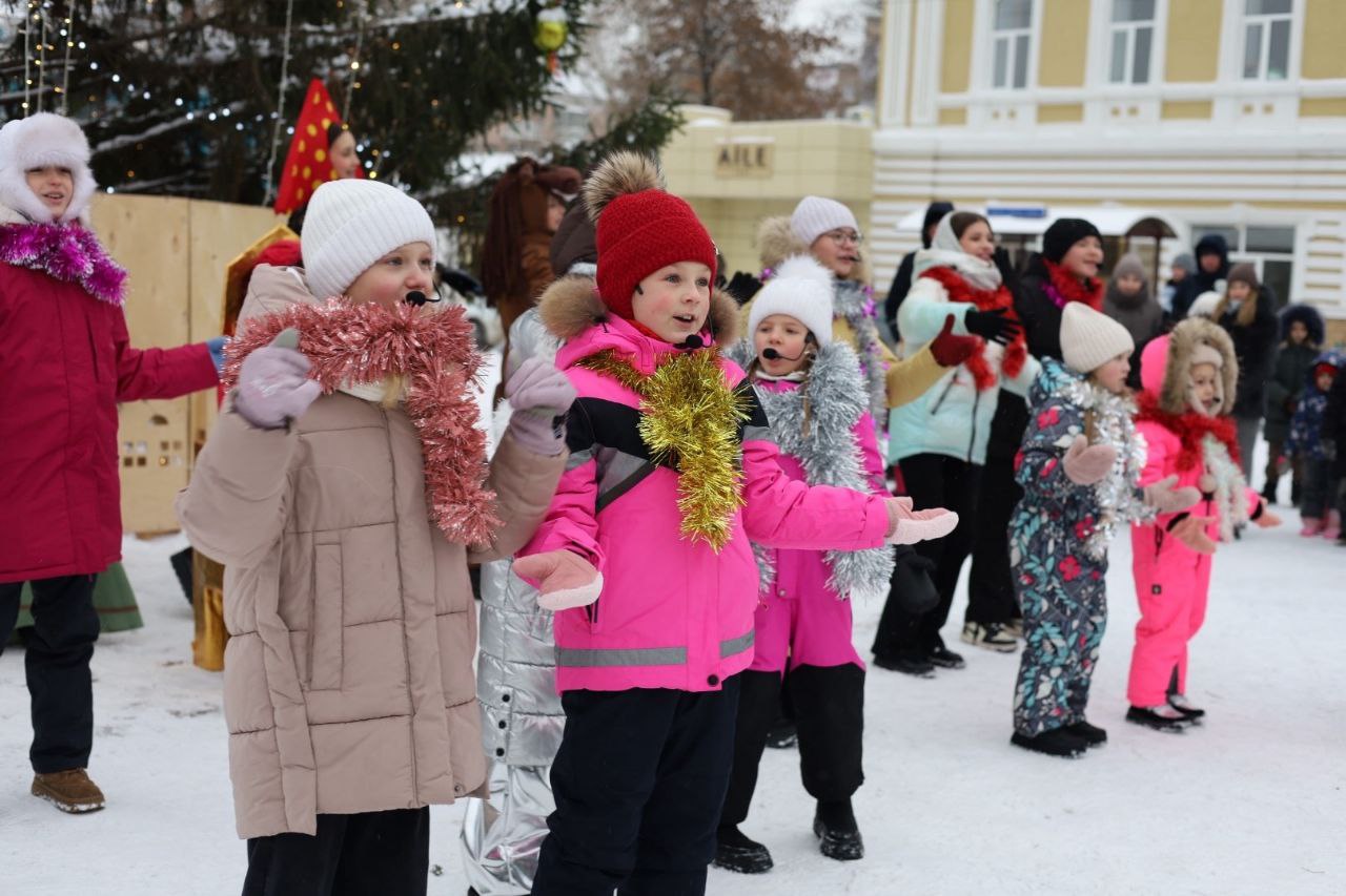 Сегодня в Стерлитамаке открылись еще два новогодних городка Сегодня в Стерлитамаке открылись еще два новогодних городка