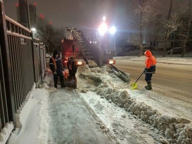 В Кировском районе Уфы круглосуточно убирают снег