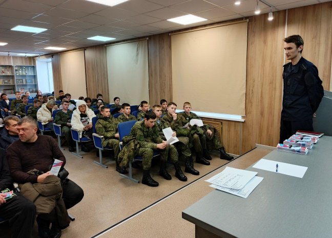 Владивостокские транспортные полицейские приняли участие в «Дне открытых дверей» Владивостокские транспортные полицейские приняли участие в «Дне открытых дверей»