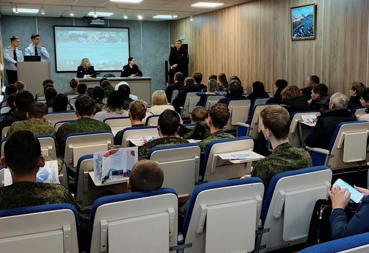 Владивостокские транспортные полицейские приняли участие в «Дне открытых дверей»