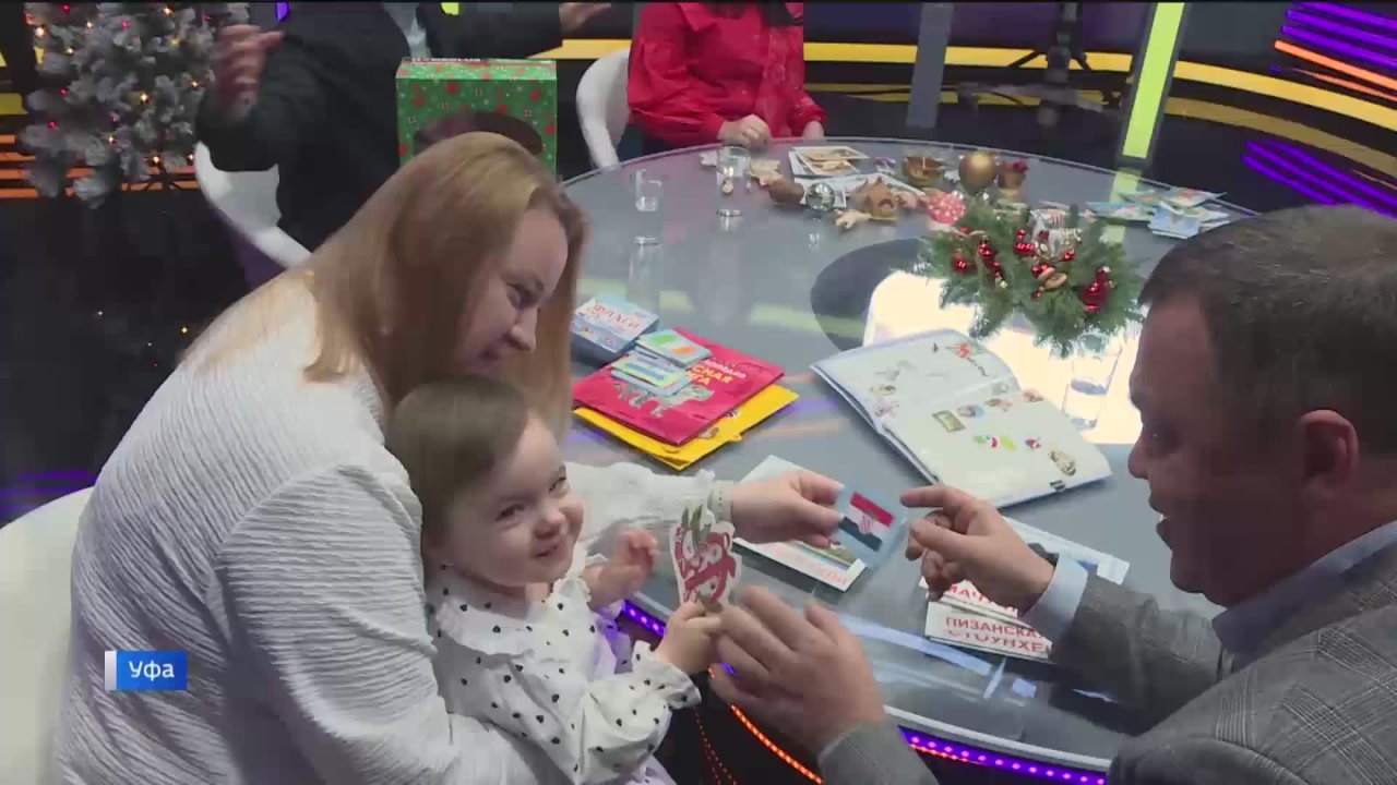 Динар Гильмутдинов в шоу «Вечер с Рустэмом Габбасовым» вручил подарок девочке-вундеркинду из Уфы