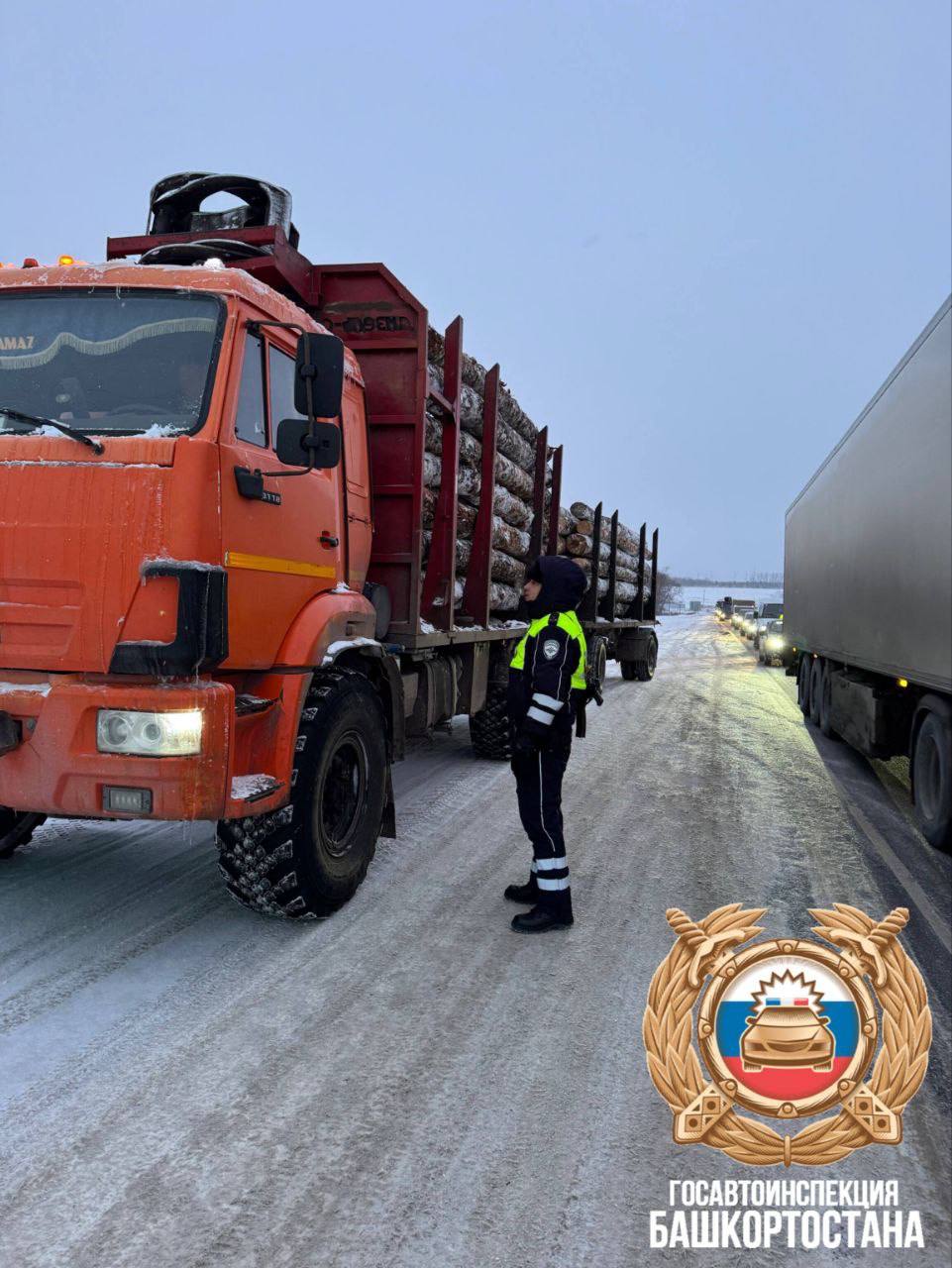 Внимание, водители. В Стерлитамакском районе сегодня на 135 км автодороги Уфа-Оренбург инспекторы ДПС проводят массовые проверки водителей Внимание, водители. В Стерлитамакском районе сегодня на 135 км автодороги Уфа-Оренбург инспекторы ДПС проводят массовые проверки водителей