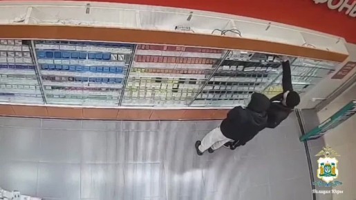 Гастролеров из Уфы задержали полицейские Югры за кражу 12 смартфонов из торгового центра в Сургуте