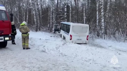 Автобус с пассажирами съехал в кювет в Башкирии: пострадали трое