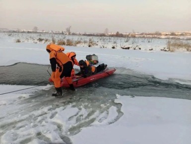 Оказались в ледовой ловушке