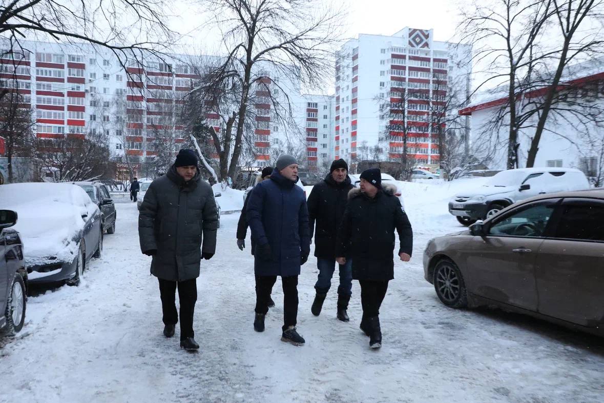 Ратмир Мавлиев: Сегодня с коллегами прошлись по дворам и улицам Уфы