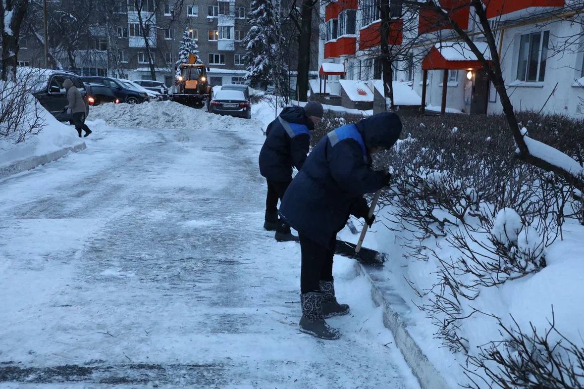 Ратмир Мавлиев: Сегодня с коллегами прошлись по дворам и улицам Уфы Ратмир Мавлиев: Сегодня с коллегами прошлись по дворам и улицам Уфы