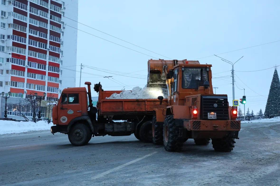 Ратмир Мавлиев: Сегодня с коллегами прошлись по дворам и улицам Уфы Ратмир Мавлиев: Сегодня с коллегами прошлись по дворам и улицам Уфы