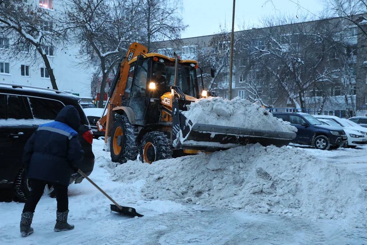 Ратмир Мавлиев: Сегодня с коллегами прошлись по дворам и улицам Уфы Ратмир Мавлиев: Сегодня с коллегами прошлись по дворам и улицам Уфы