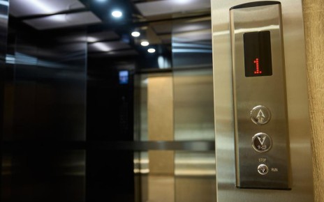 Безопаснее, чем когда-либо: что ждет жильцов многоэтажек после вступления нового закона о лифтах