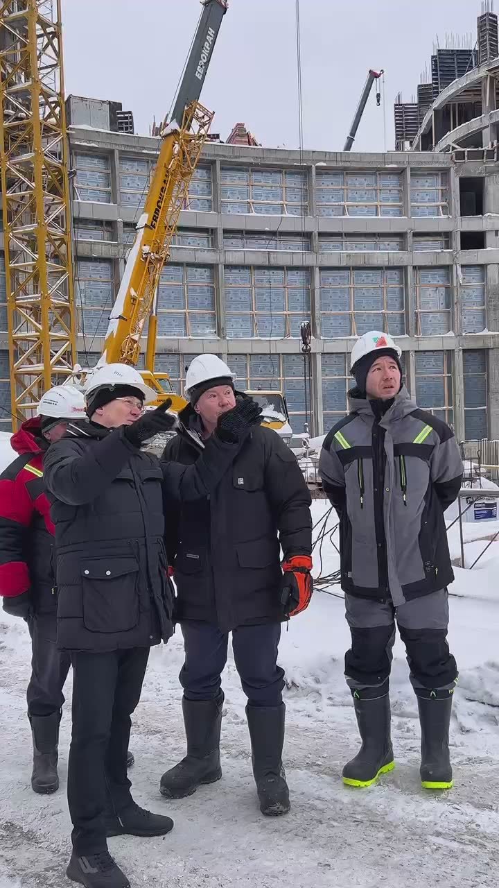 Андрей Назаров рассказал о продолжающемся строительстве второй очереди Межвузовского студенческого кампуса Евразийского НОЦ — работы продолжаются даже в праздничные дни