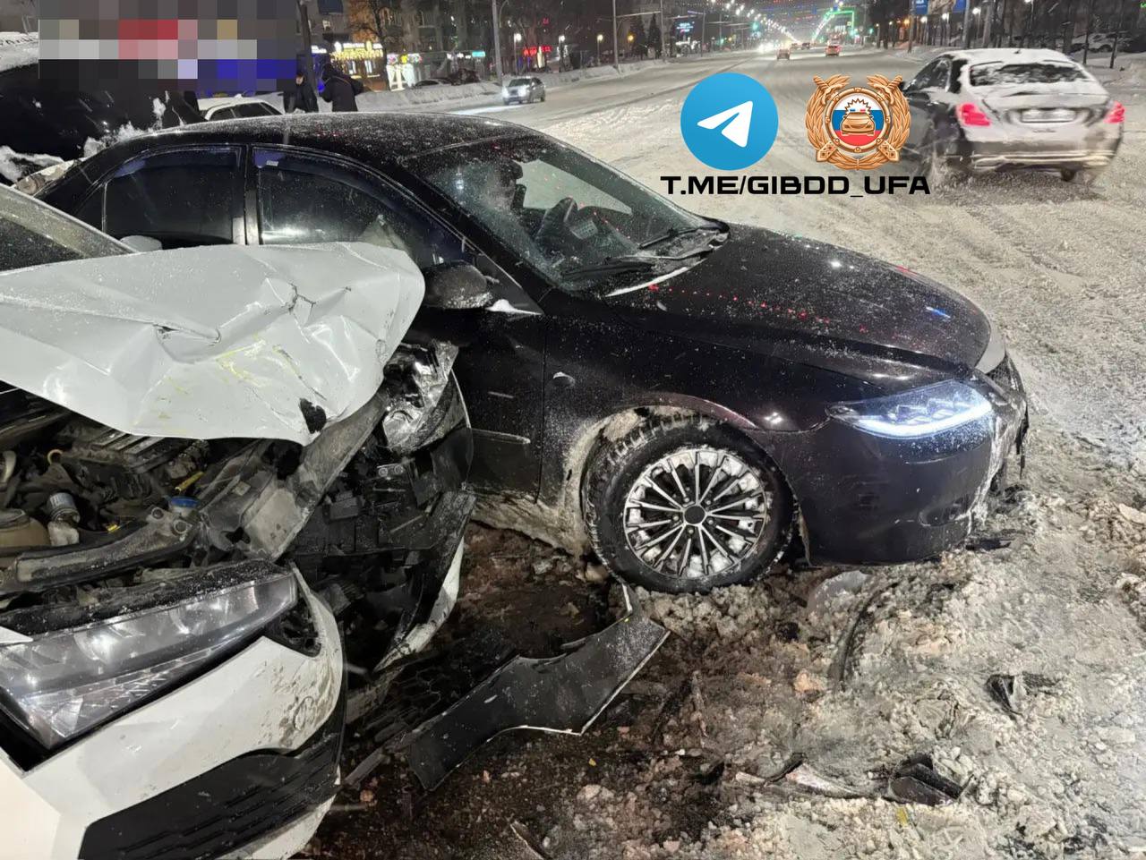 Врезались 6 автомобилей. ДТП произошло вчера около 23:00 на проспекте Октября в Уфе Врезались 6 автомобилей. ДТП произошло вчера около 23:00 на проспекте Октября в Уфе