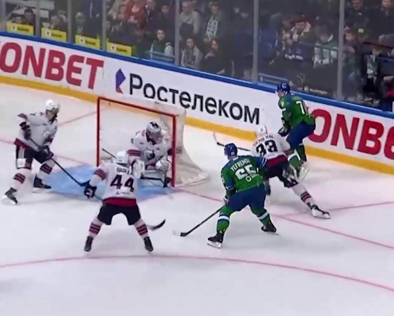 Юлаевцы на своем льду переиграли команду из Нижнекамска со счетом – 2:1