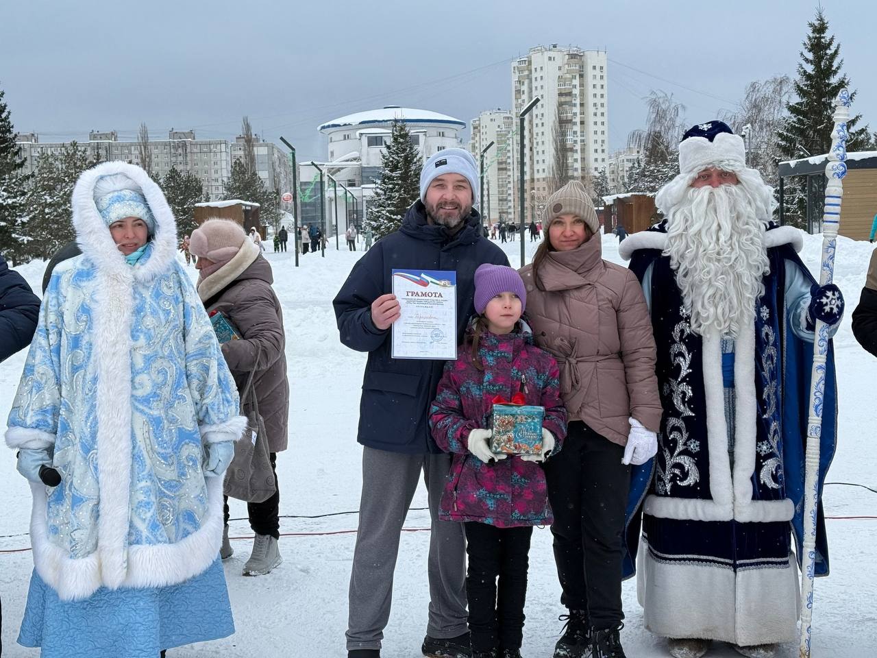 Семьи, на старт!. 6 января в парке «Кашкадан» состоялся яркий спортивный праздник – фестиваль «Новогодние семейные игры», организованный в рамках Декады спорта и здоровья Семьи, на старт!. 6 января в парке «Кашкадан» состоялся яркий спортивный праздник – фестиваль «Новогодние семейные игры», организованный в рамках Декады спорта и здоровья