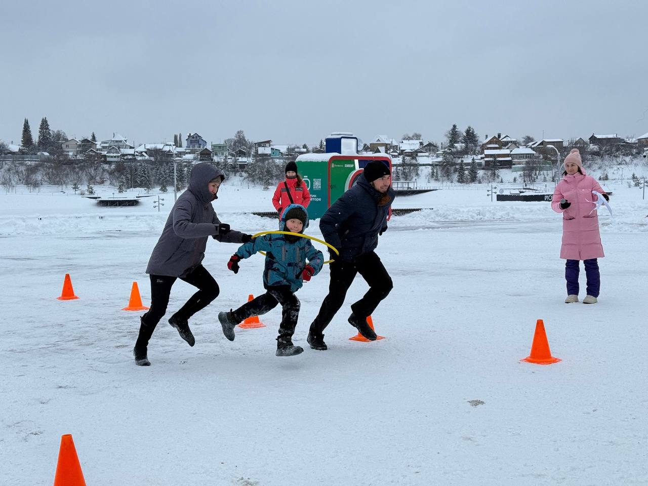 Семьи, на старт!. 6 января в парке «Кашкадан» состоялся яркий спортивный праздник – фестиваль «Новогодние семейные игры», организованный в рамках Декады спорта и здоровья Семьи, на старт!. 6 января в парке «Кашкадан» состоялся яркий спортивный праздник – фестиваль «Новогодние семейные игры», организованный в рамках Декады спорта и здоровья