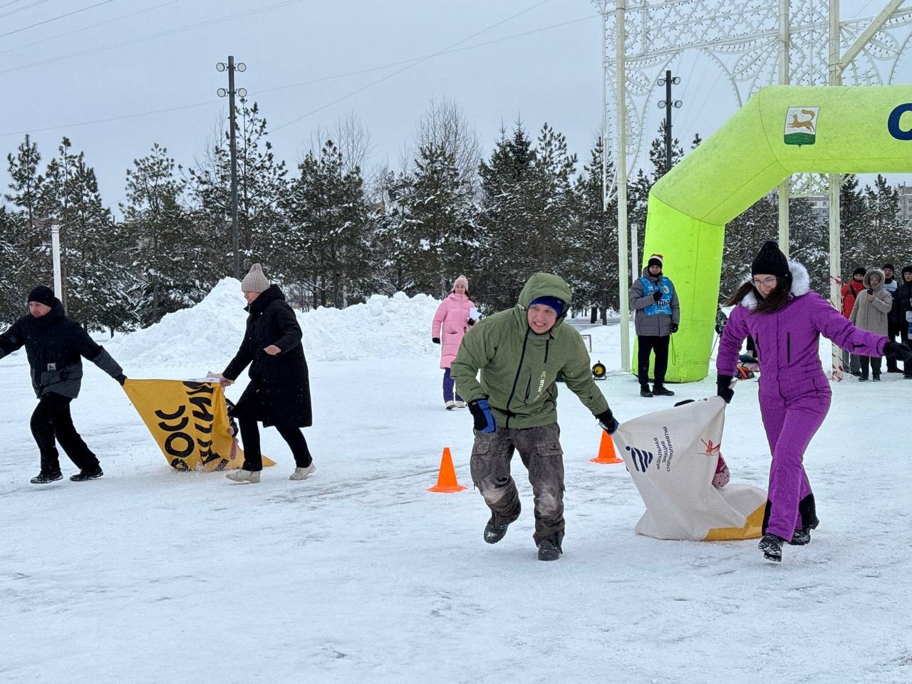 Семьи, на старт!. 6 января в парке «Кашкадан» состоялся яркий спортивный праздник – фестиваль «Новогодние семейные игры», организованный в рамках Декады спорта и здоровья Семьи, на старт!. 6 января в парке «Кашкадан» состоялся яркий спортивный праздник – фестиваль «Новогодние семейные игры», организованный в рамках Декады спорта и здоровья