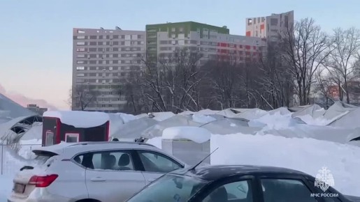 В Уфе обрушился ангар. Причиной ЧП на улице Мусы Гареева стала временная металлокаркасная конструкция, которая не выдержала нагрузки от обильных осадков и скопившегося снега