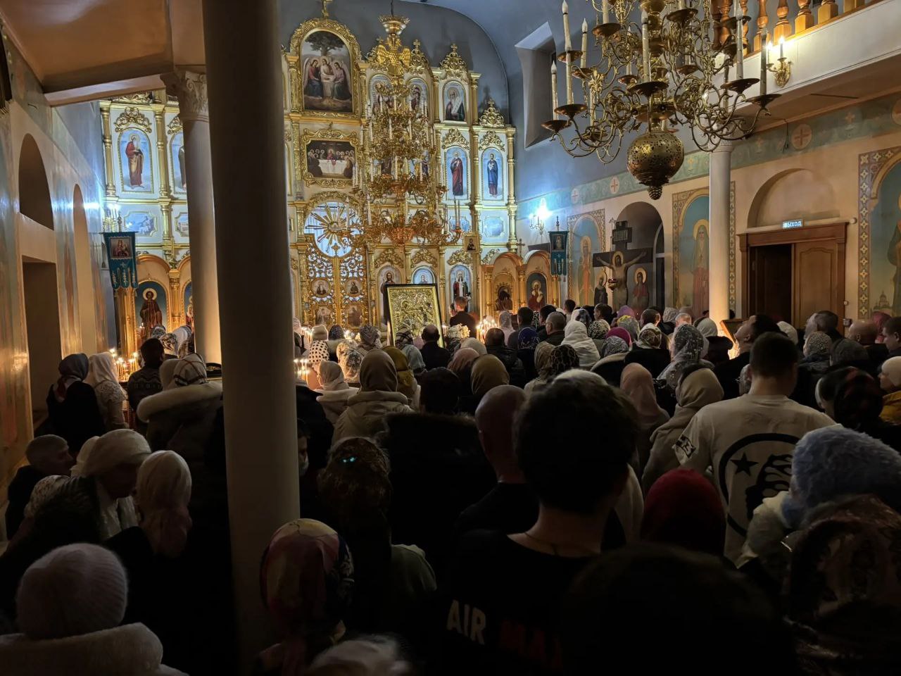 В рождественскую ночь во всех трёх православных храмах Стерлитамака прошли праздничные богослужения В рождественскую ночь во всех трёх православных храмах Стерлитамака прошли праздничные богослужения