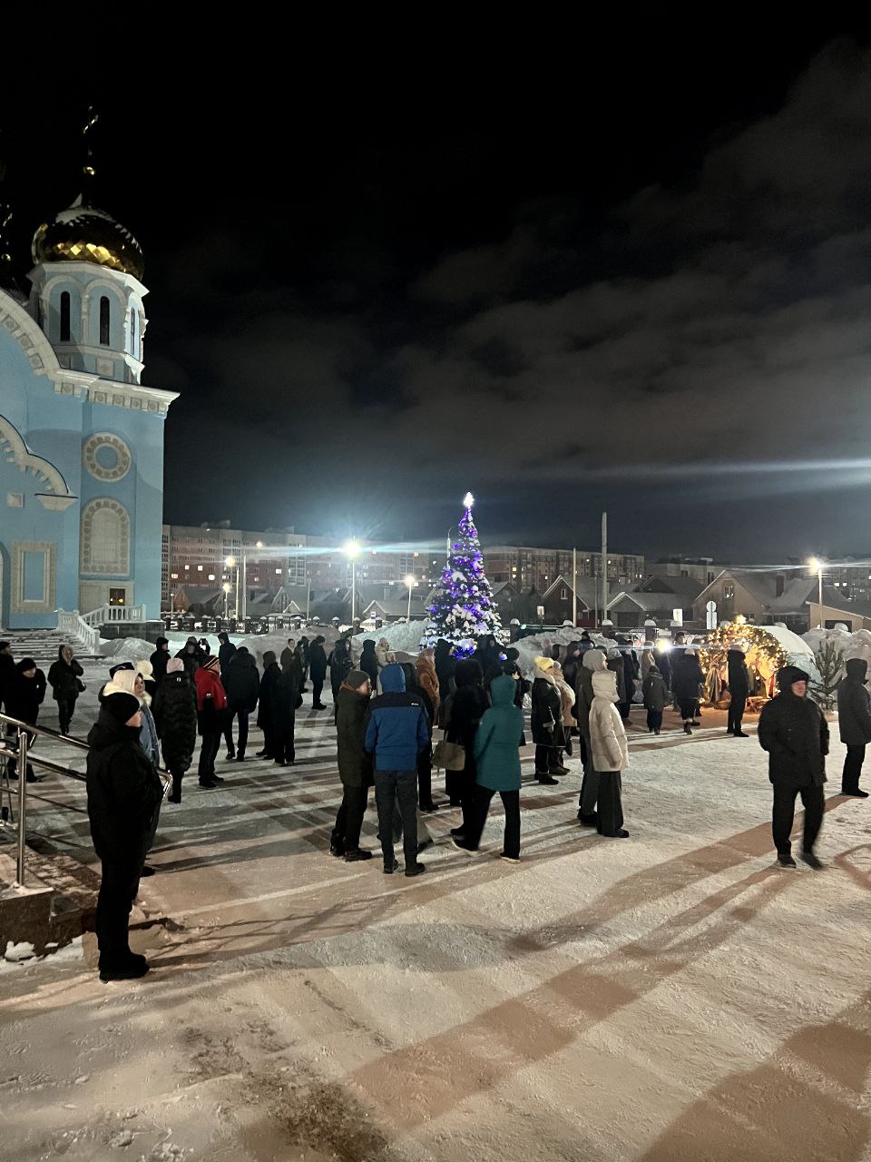 В рождественскую ночь во всех трёх православных храмах Стерлитамака прошли праздничные богослужения В рождественскую ночь во всех трёх православных храмах Стерлитамака прошли праздничные богослужения