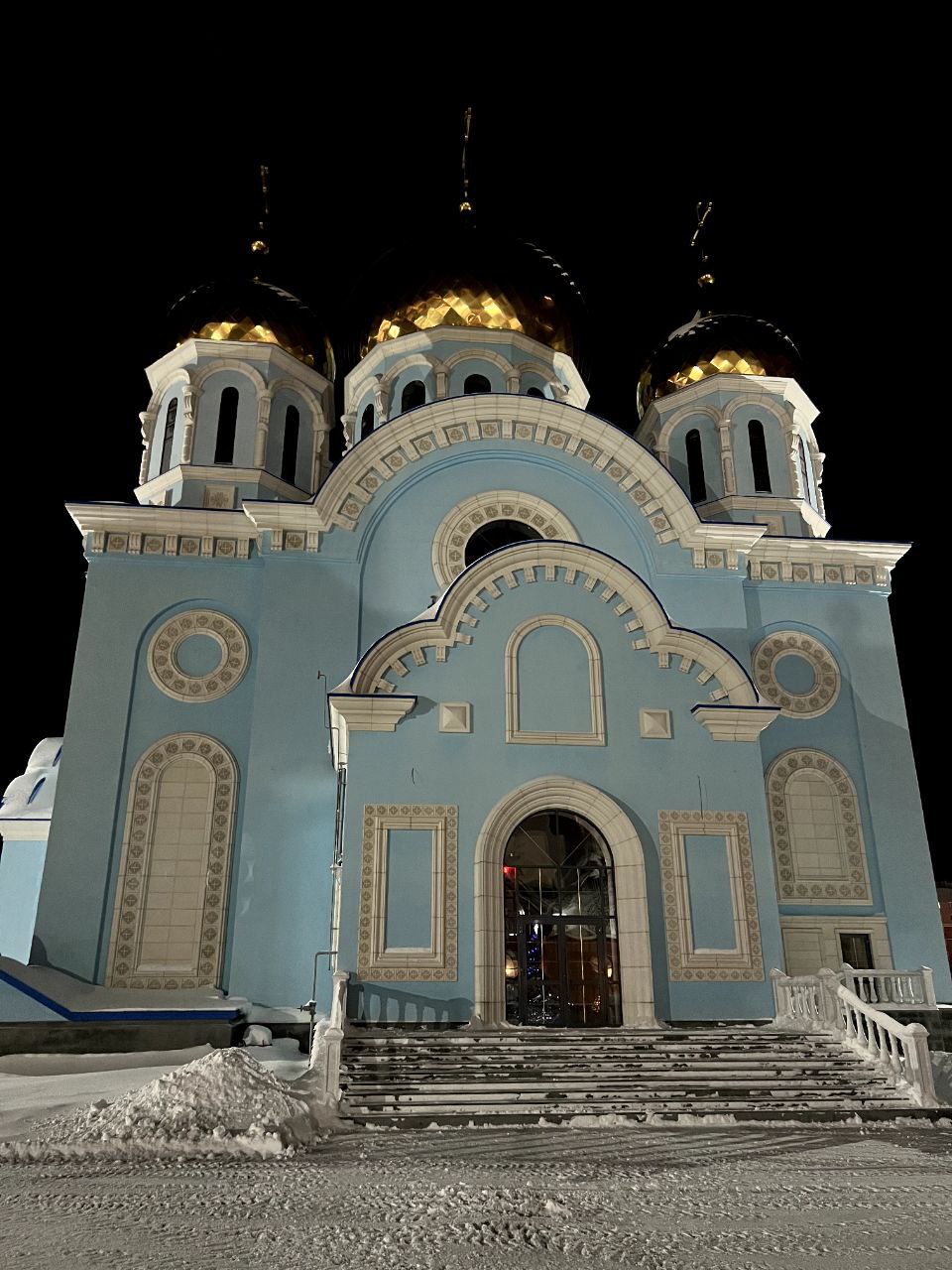 В рождественскую ночь во всех трёх православных храмах Стерлитамака прошли праздничные богослужения В рождественскую ночь во всех трёх православных храмах Стерлитамака прошли праздничные богослужения