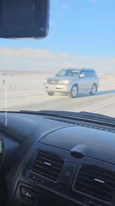 Сразу три трактора провалились под лед в Башкирии