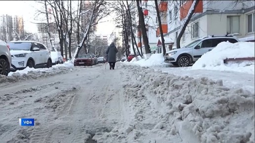 Снежный коллапс в Уфе: дворы завалены, а городские службы не справляются