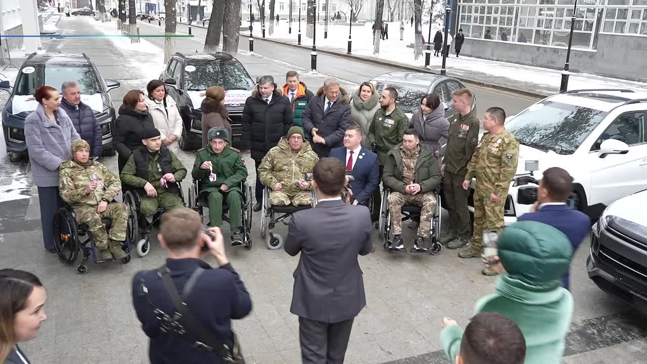 СВО - часть жизни. В этом выпуске проекта «Радий Хабиров. Республика LIVE» – закулисье форума «Служу Отечеству», который прошел в Уфе в декабре 2025 года
