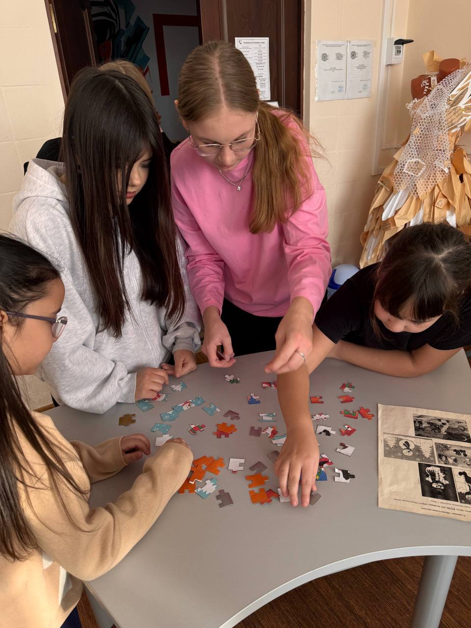 Сегодня во Дворце пионеров и школьников им.А.П.Гайдара прошла интерактивная программа «Время чудес» для детей и их родителей, организованная волонтерами команды «РВС» вместе с сотрудниками информационно-методического отдела...